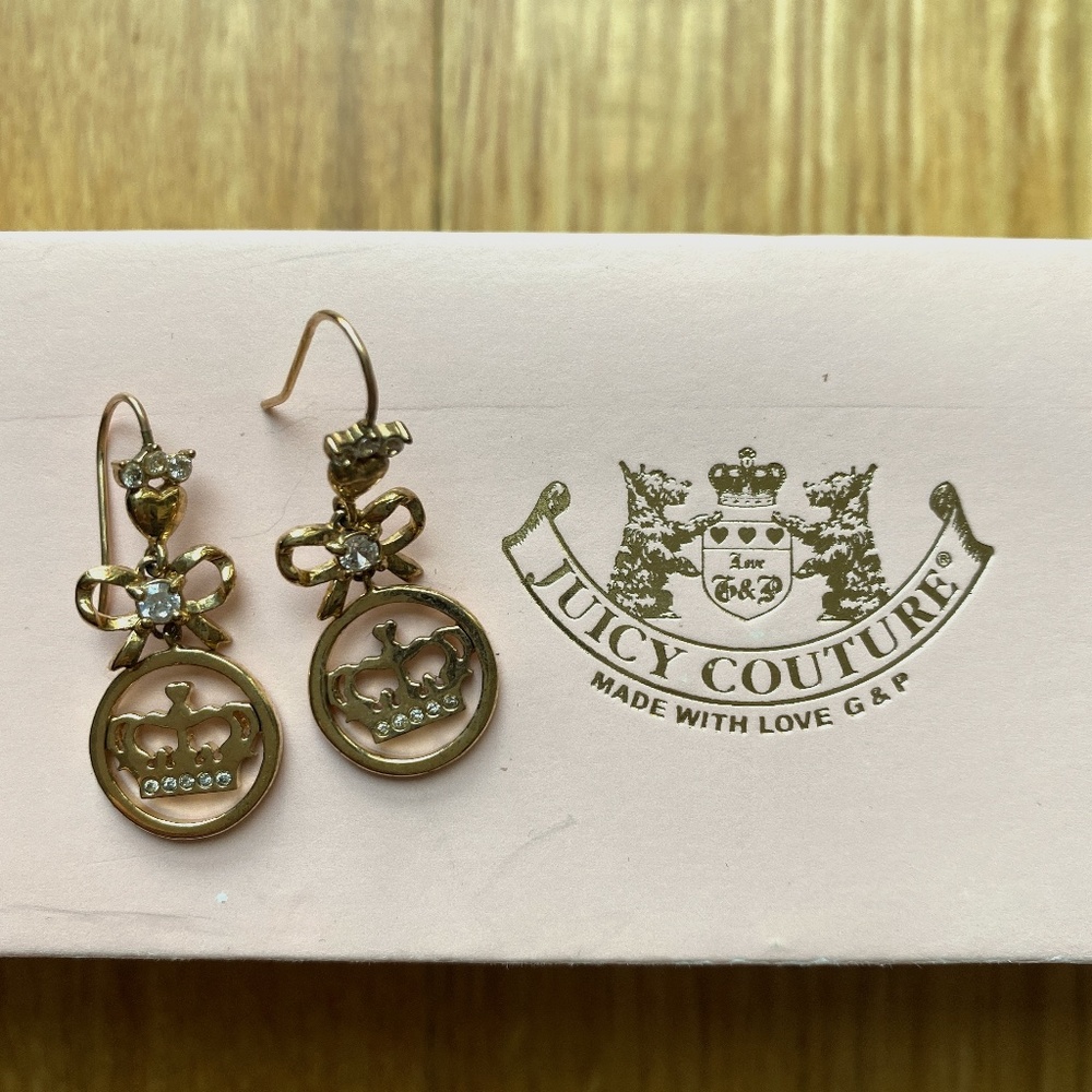 Juicy Couture Queen Earrings in Gold